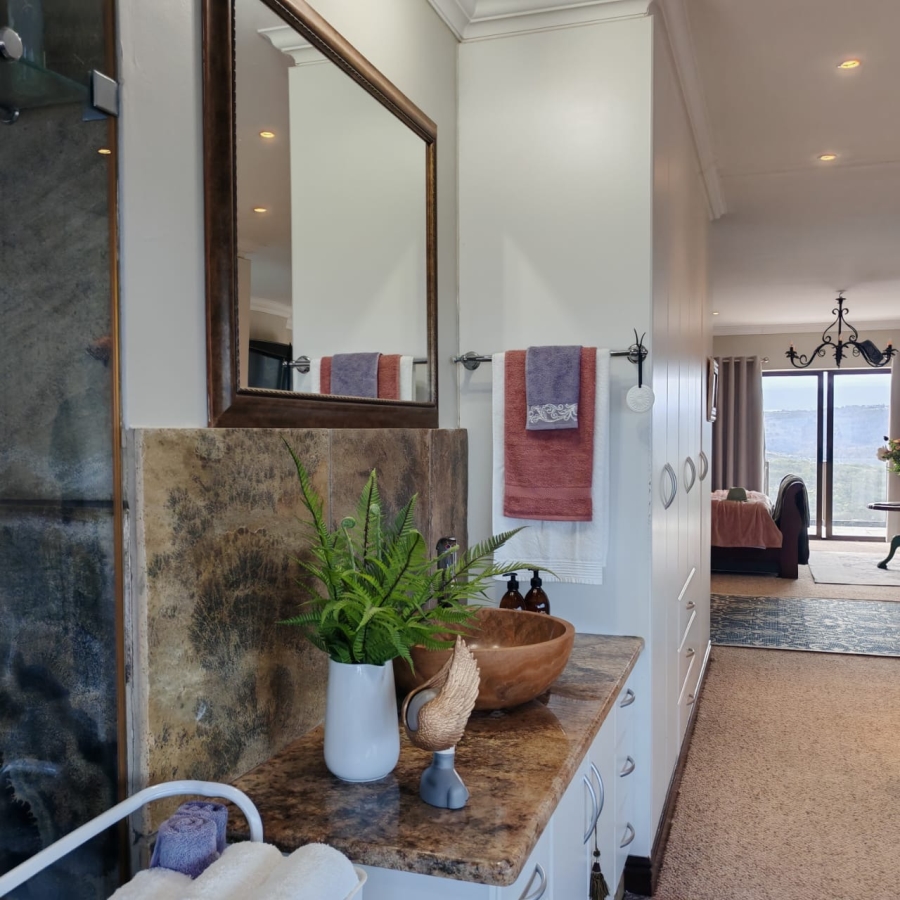 5 Bedroom Property for Sale in Avonddans Western Cape